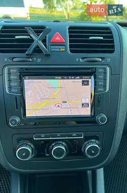 Седан Volkswagen Jetta 2010 в 