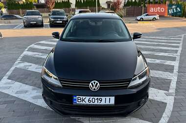 Седан Volkswagen Jetta 2010 в Ровно