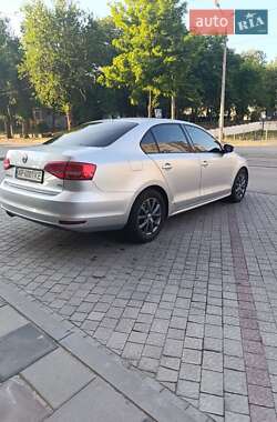 Седан Volkswagen Jetta 2015 в 