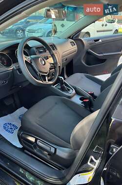 Седан Volkswagen Jetta 2015 в 