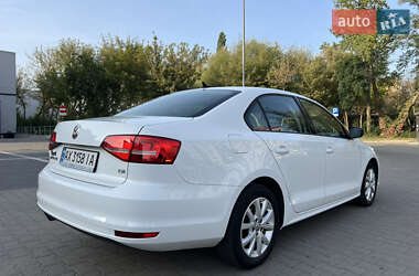 Седан Volkswagen Jetta 2015 в 