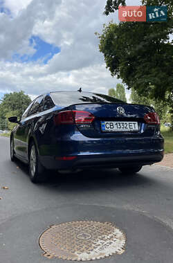 Седан Volkswagen Jetta 2013 в 
