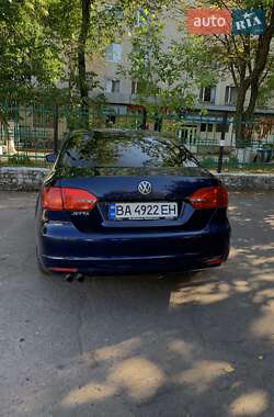 Седан Volkswagen Jetta 2012 в 