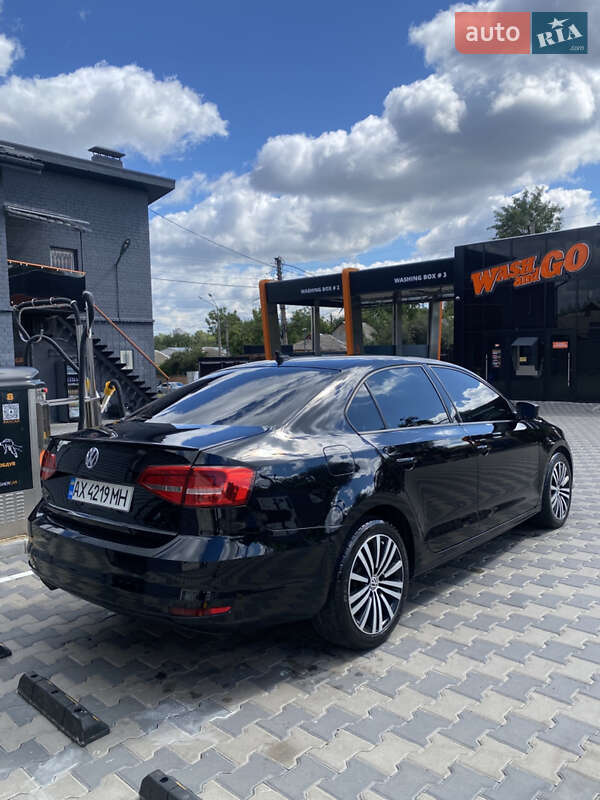 Седан Volkswagen Jetta 2015 в Харкові