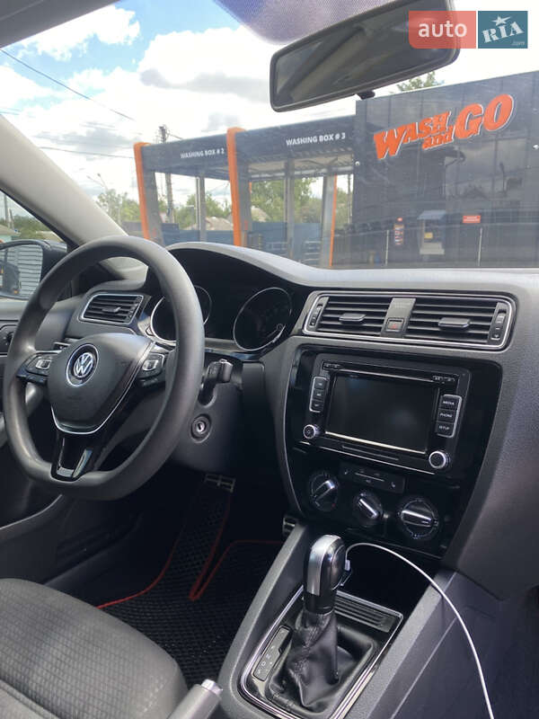 Седан Volkswagen Jetta 2015 в Харкові