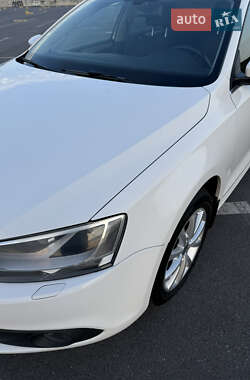 Седан Volkswagen Jetta 2012 в 