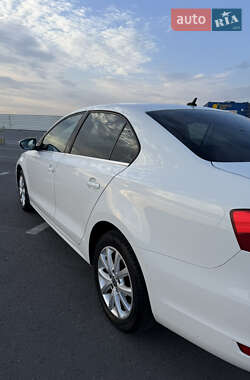 Седан Volkswagen Jetta 2012 в 