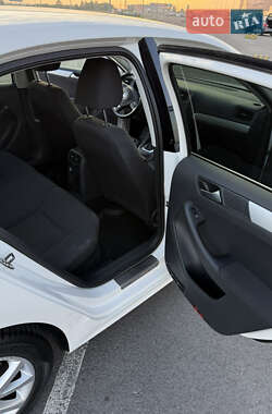 Седан Volkswagen Jetta 2012 в 