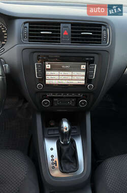 Седан Volkswagen Jetta 2012 в 