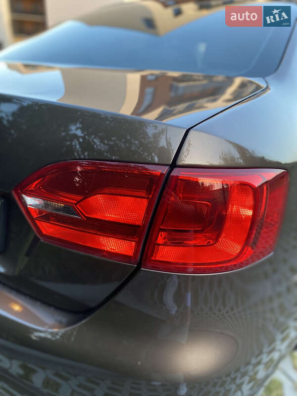Седан Volkswagen Jetta 2013 в Луцьку