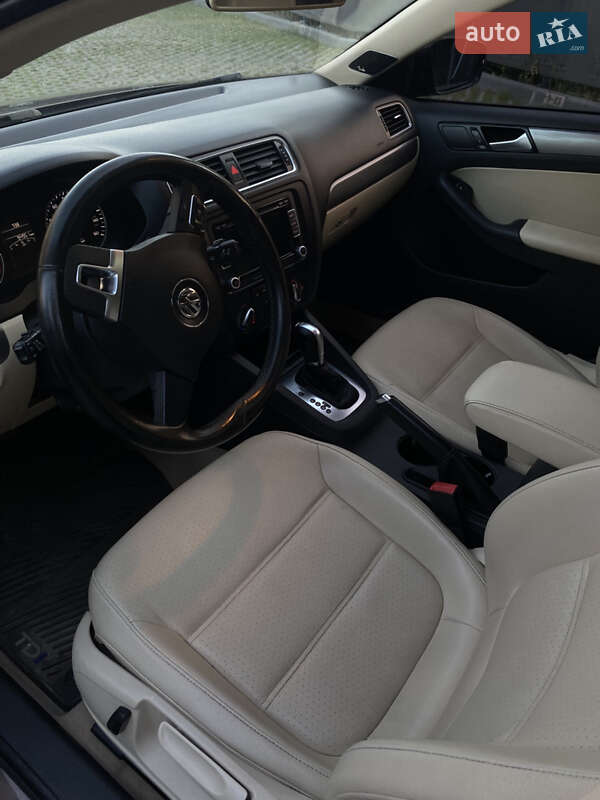 Седан Volkswagen Jetta 2013 в Луцьку
