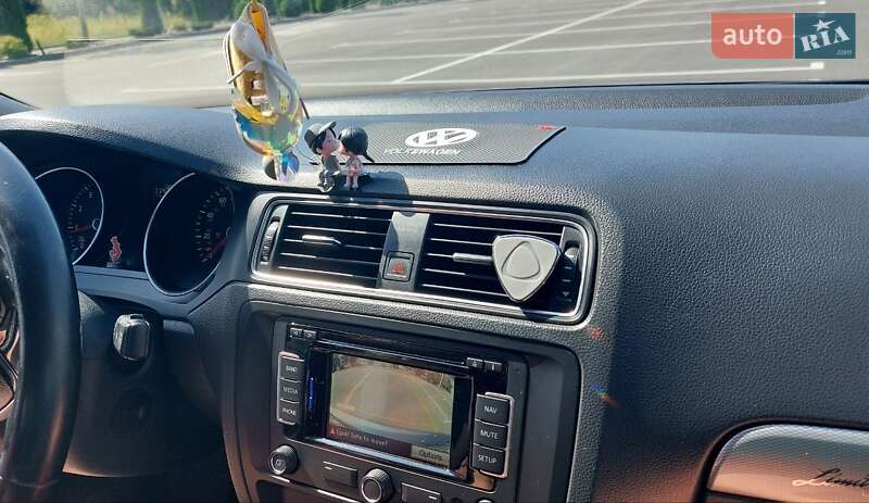 Седан Volkswagen Jetta 2015 в Києві