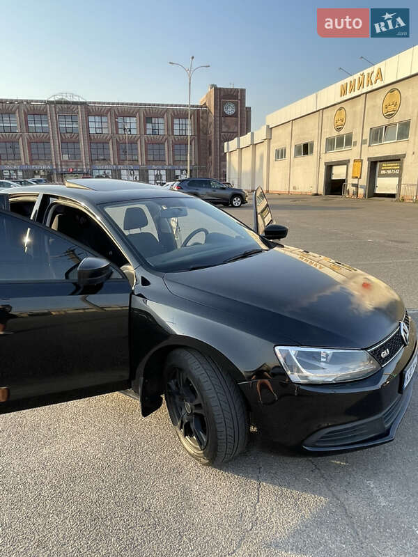 Седан Volkswagen Jetta 2012 в Києві