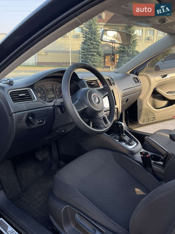 Седан Volkswagen Jetta 2012 в Києві