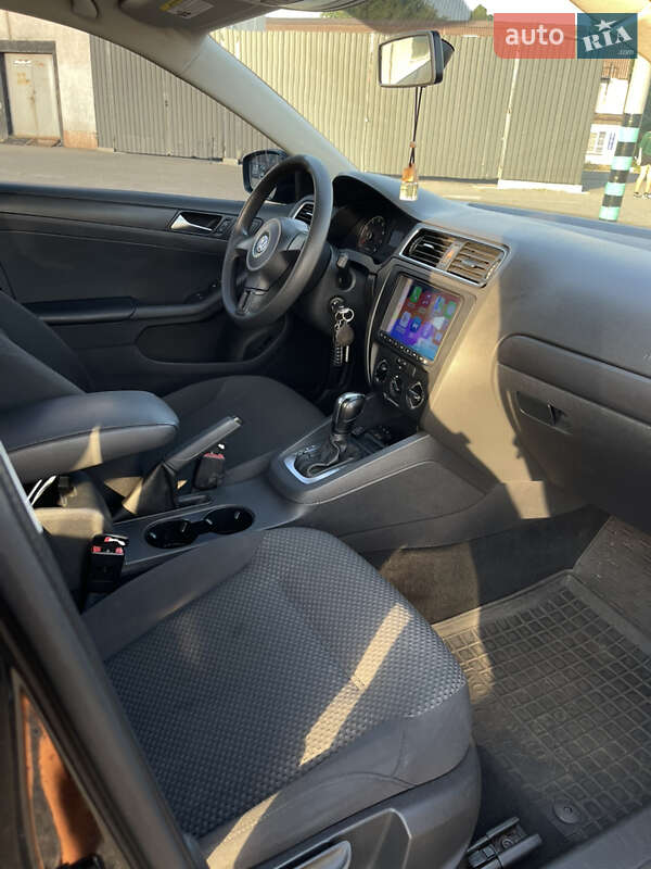 Седан Volkswagen Jetta 2012 в Києві