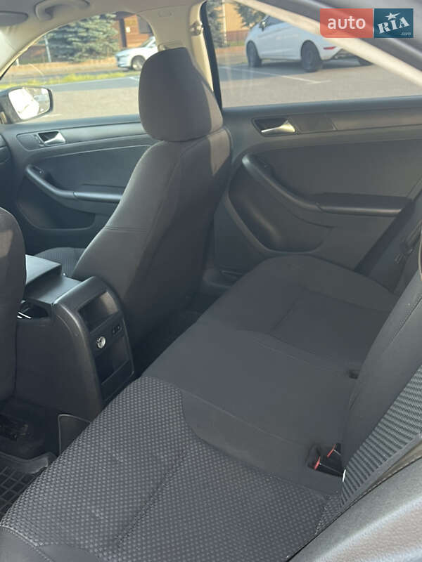 Седан Volkswagen Jetta 2012 в Києві