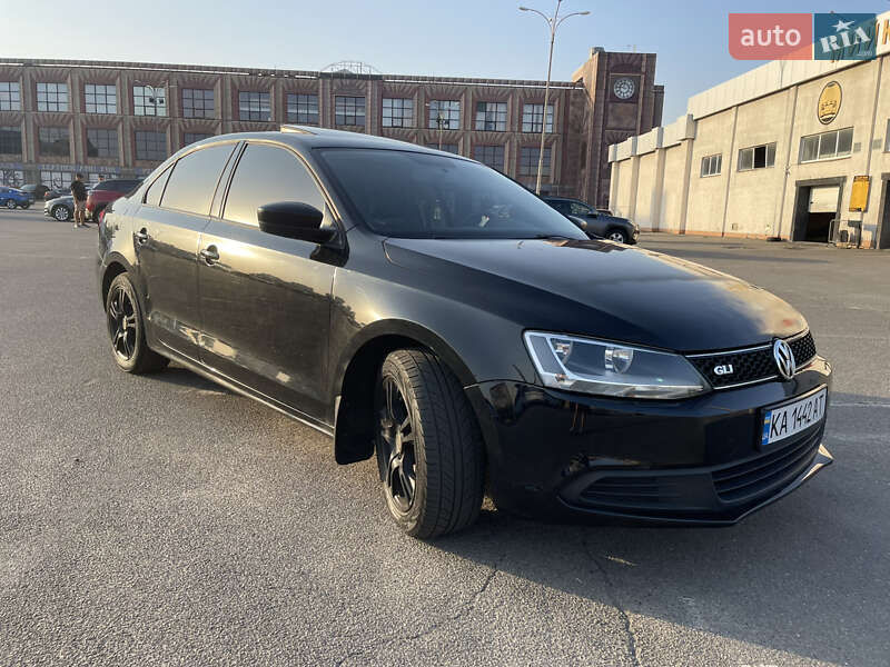 Седан Volkswagen Jetta 2012 в Києві