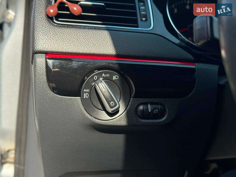 Седан Volkswagen Jetta 2015 в Киеве