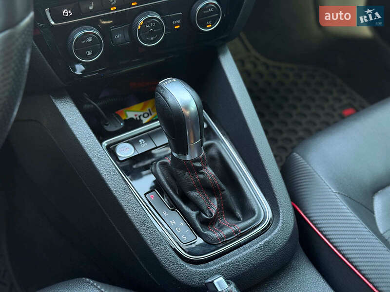 Седан Volkswagen Jetta 2015 в Киеве