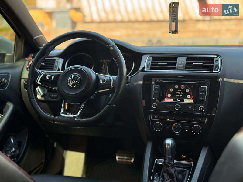 Седан Volkswagen Jetta 2015 в Киеве