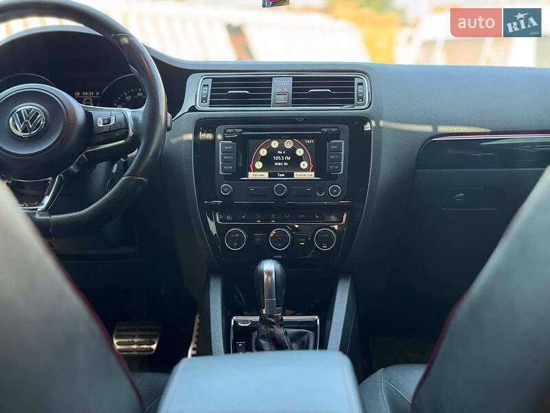 Седан Volkswagen Jetta 2015 в Киеве