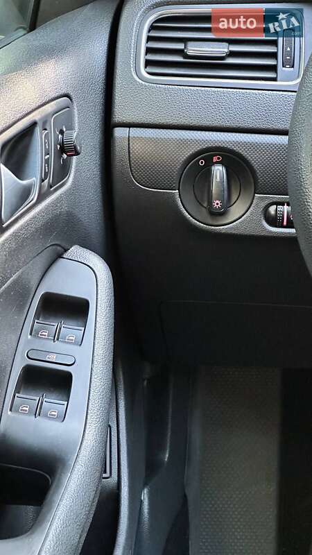 Седан Volkswagen Jetta 2013 в Полтаві