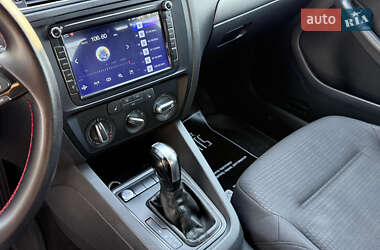Седан Volkswagen Jetta 2015 в 