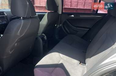 Седан Volkswagen Jetta 2013 в 