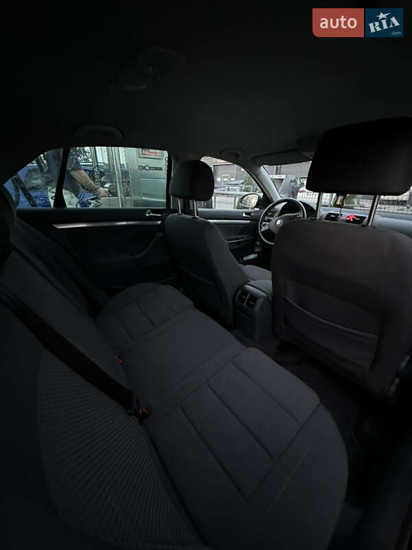 Седан Volkswagen Jetta 2006 в Микуличине