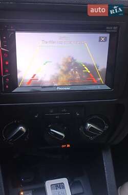 Седан Volkswagen Jetta 2011 в  фото 19 Седан Volkswagen Jetta 2011 в