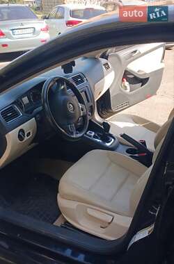 Седан Volkswagen Jetta 2011 в  фото 9 Седан Volkswagen Jetta 2011 в