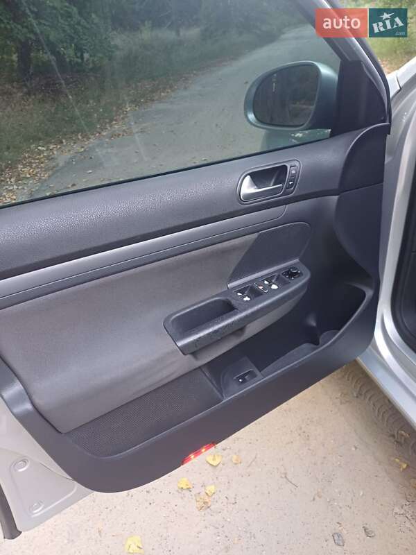 Седан Volkswagen Jetta 2005 в Ахтырке