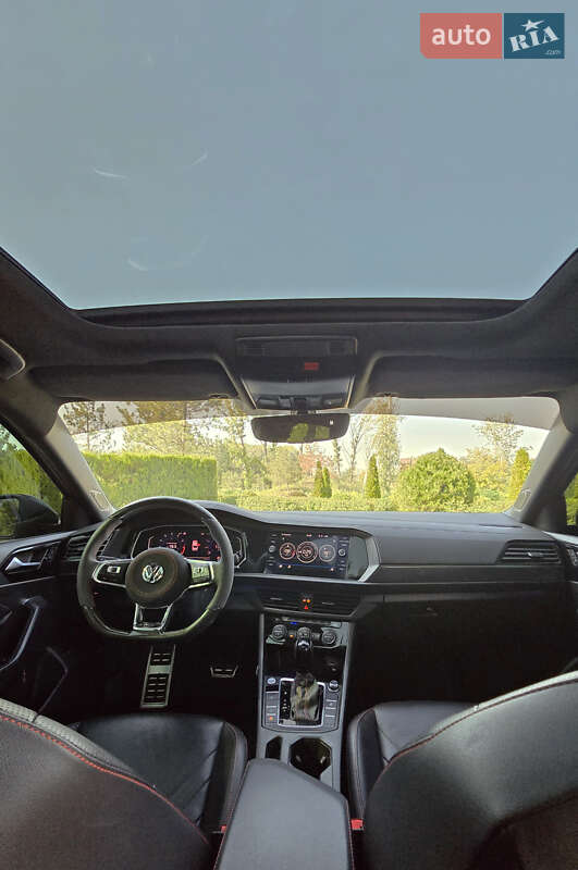 Седан Volkswagen Jetta 2019 в Днепре