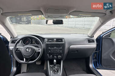 Седан Volkswagen Jetta 2015 в 
