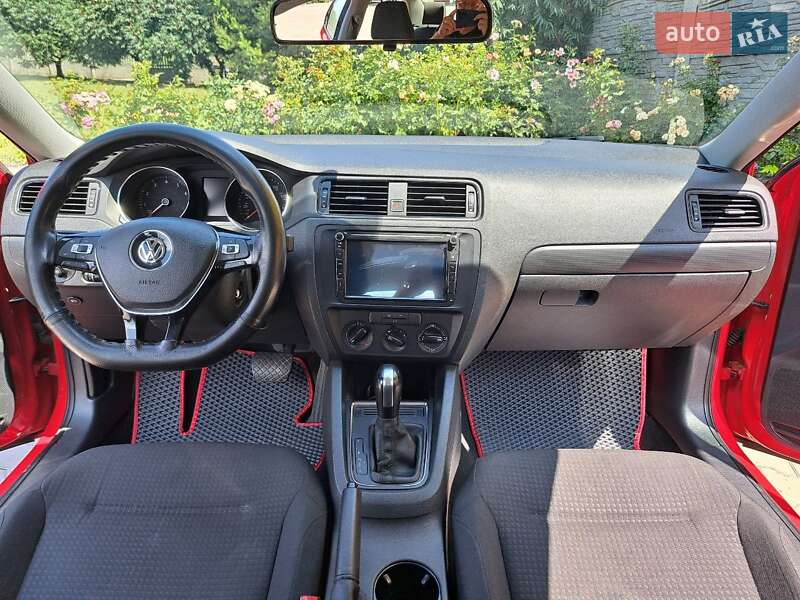 Седан Volkswagen Jetta 2015 в Полтаве