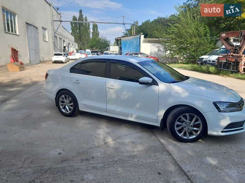 Седан Volkswagen Jetta 2016 в Миколаєві