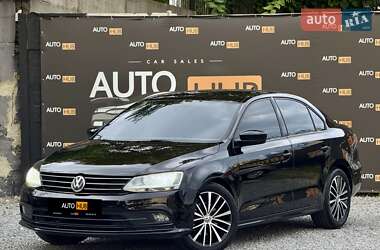 Седан Volkswagen Jetta 2015 в 