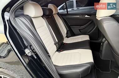Седан Volkswagen Jetta 2015 в 