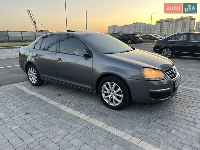 Седан Volkswagen Jetta 2010 в Виннице