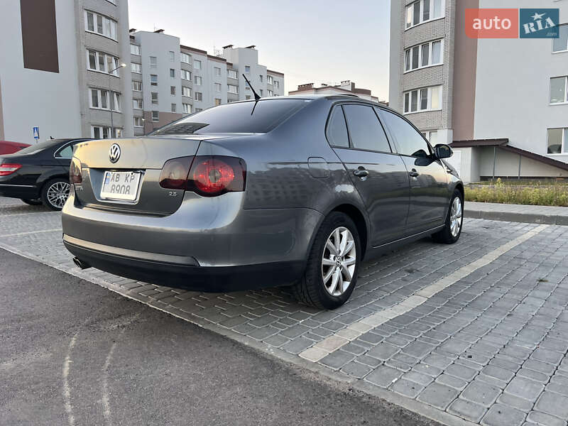 Седан Volkswagen Jetta 2010 в Виннице