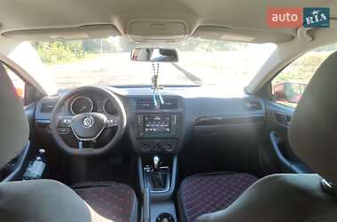 Седан Volkswagen Jetta 2015 в 