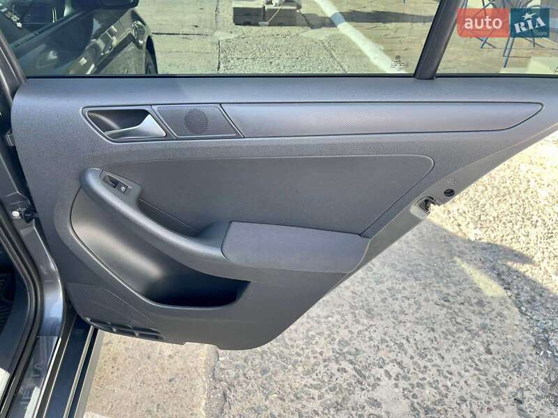 Седан Volkswagen Jetta 2011 в Харькове