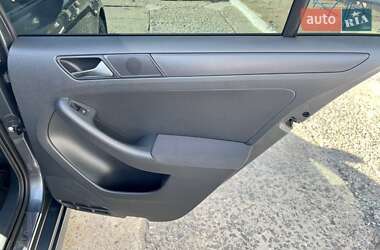 Седан Volkswagen Jetta 2011 в 