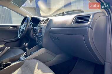 Седан Volkswagen Jetta 2011 в 