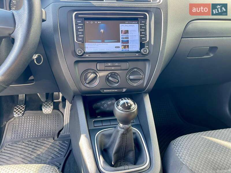 Седан Volkswagen Jetta 2011 в Харькове