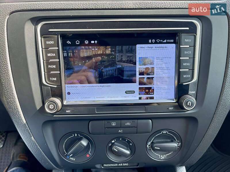 Седан Volkswagen Jetta 2011 в Харькове