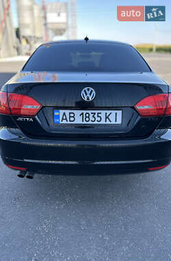 Седан Volkswagen Jetta 2013 в 