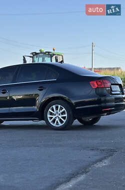 Седан Volkswagen Jetta 2013 в 