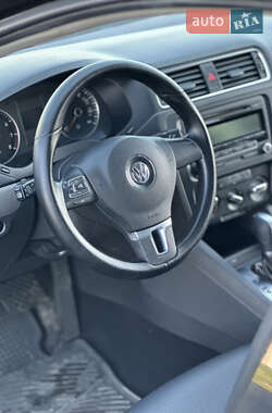 Седан Volkswagen Jetta 2013 в 