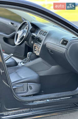 Седан Volkswagen Jetta 2013 в 